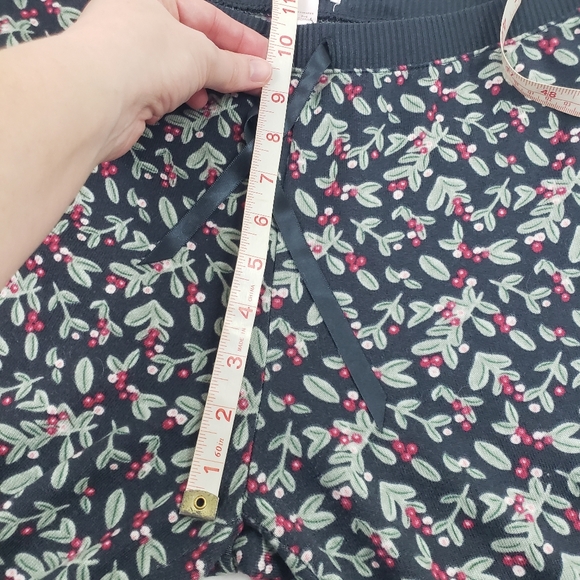 LC Lauren Conrad Holiday Holly Berry Pajamas Set Women's Size Medium - Picture 8 of 13